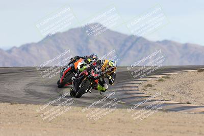 media/Nov-16-2025-Race Pace (Sun) [[8c5fa54630]]/Non Verified Riders (1st 20 Minutes)/6-Turn 12 (2pm)/